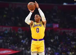 半岛体育 - Ning在湖人比赛中绝杀，关键助攻引发热议！