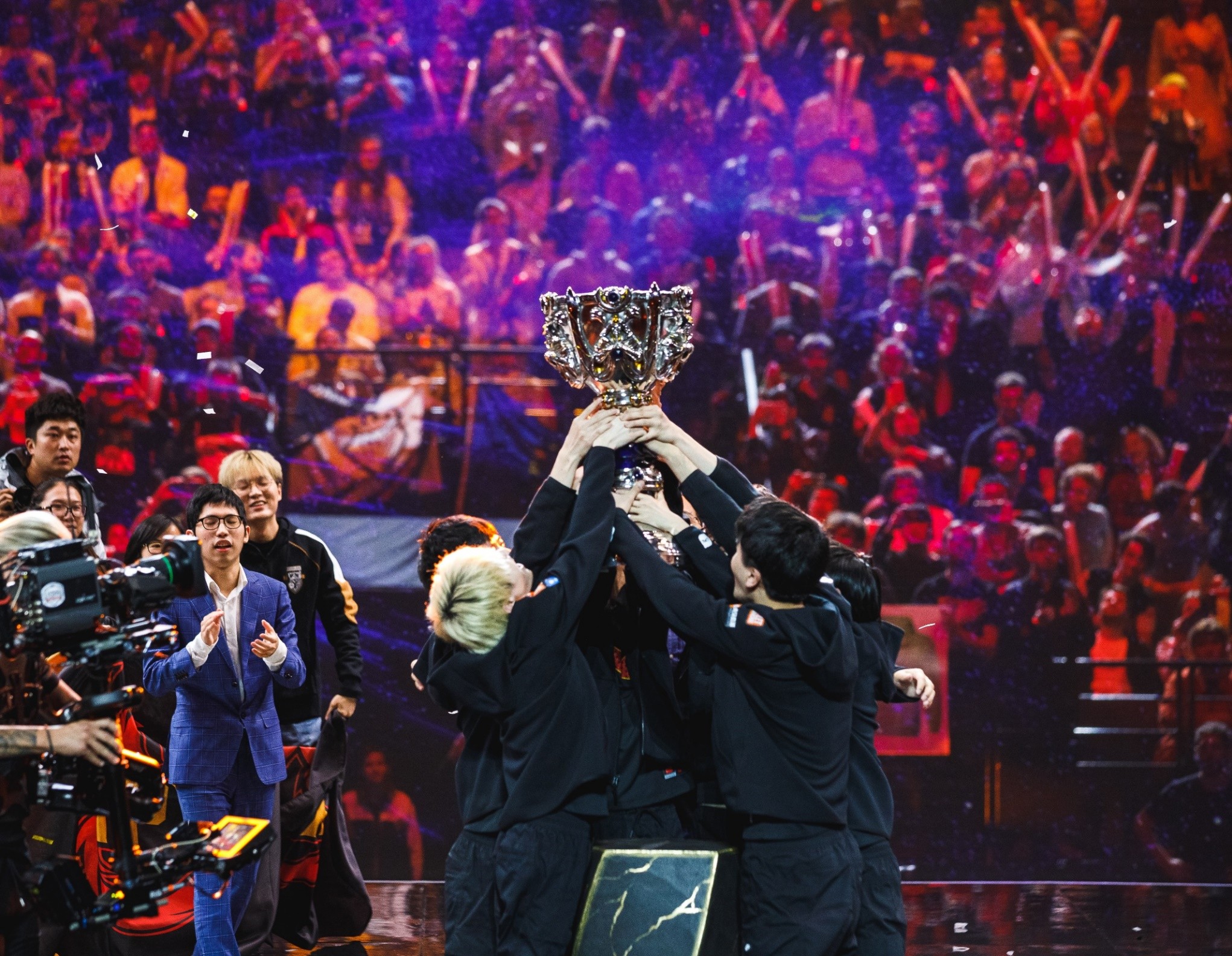 半岛体育官网 - 德罗巴关键节点战术调整，FPX带队取胜！